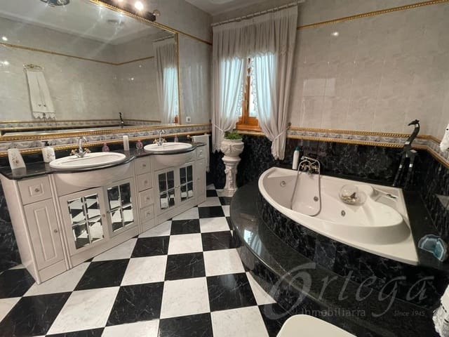 5 bedroom Villa for sale in Cehegín with garage - € 210,000 (Ref: 6419794)