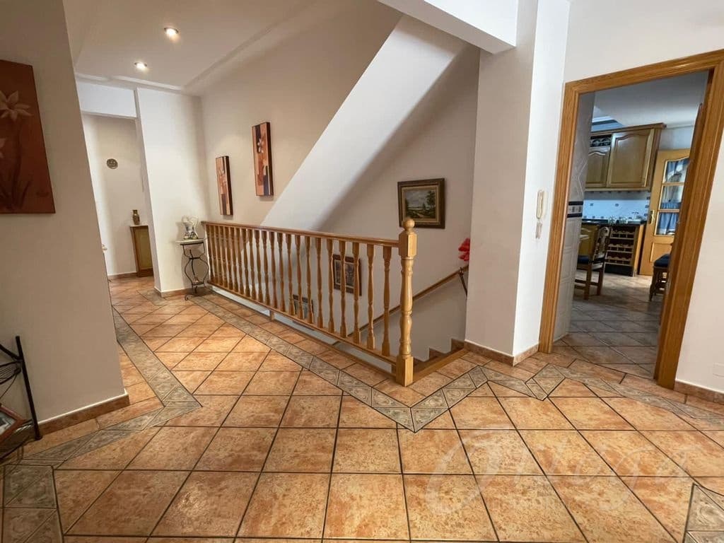 5 bedroom Villa for sale in Cehegin with garage - € 210,000 (Ref: 6419794)