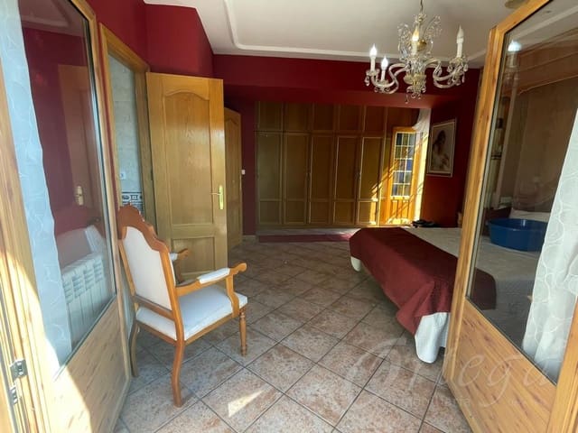 5 bedroom Villa for sale in Cehegín with garage - € 210,000 (Ref: 6419794)