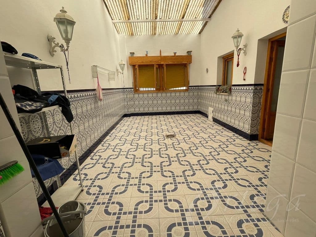 5 bedroom Villa for sale in Cehegin with garage - € 210,000 (Ref: 6419794)