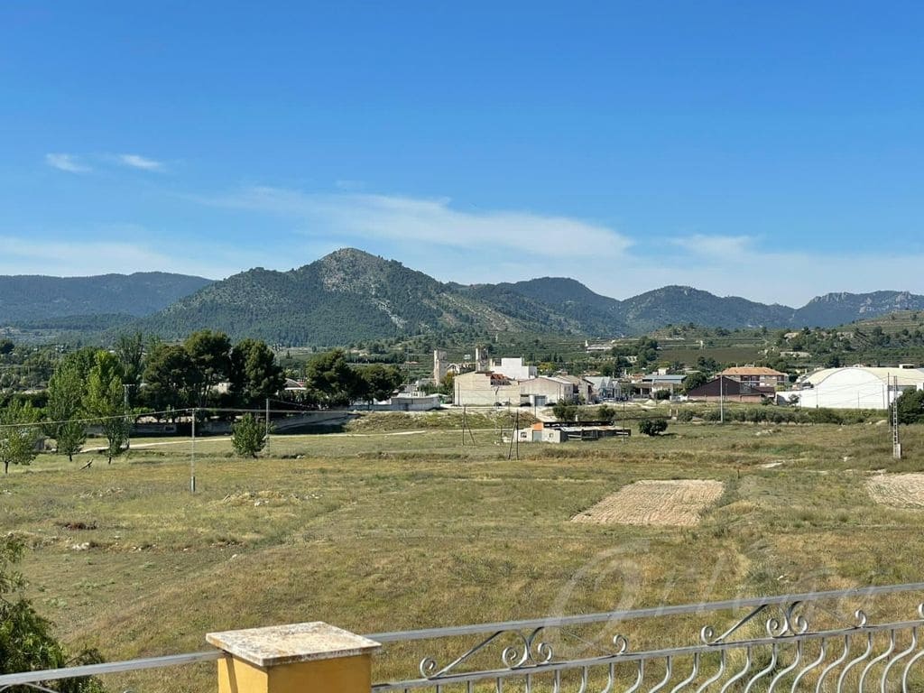 5 bedroom Villa for sale in Cehegin with garage - € 210,000 (Ref: 6419794)