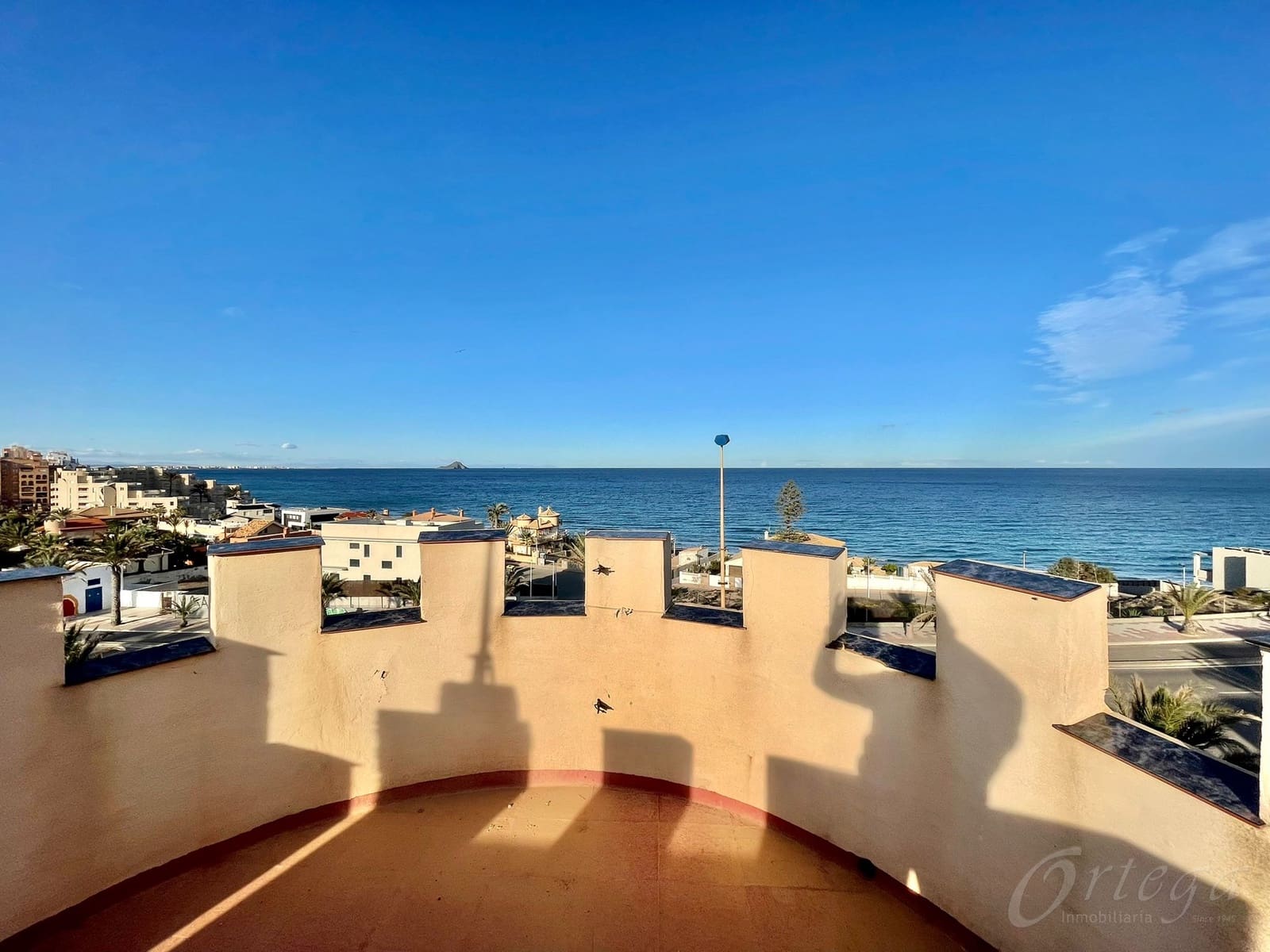 6 bedroom Villa for sale in La Manga del Mar Menor with pool garage - € 450,000 (Ref: 6422132)