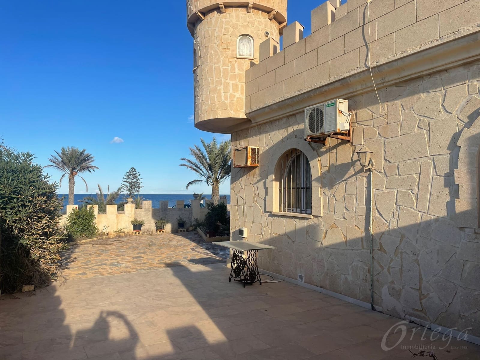 6 bedroom Villa for sale in La Manga del Mar Menor with pool garage - € 450,000 (Ref: 6422132)