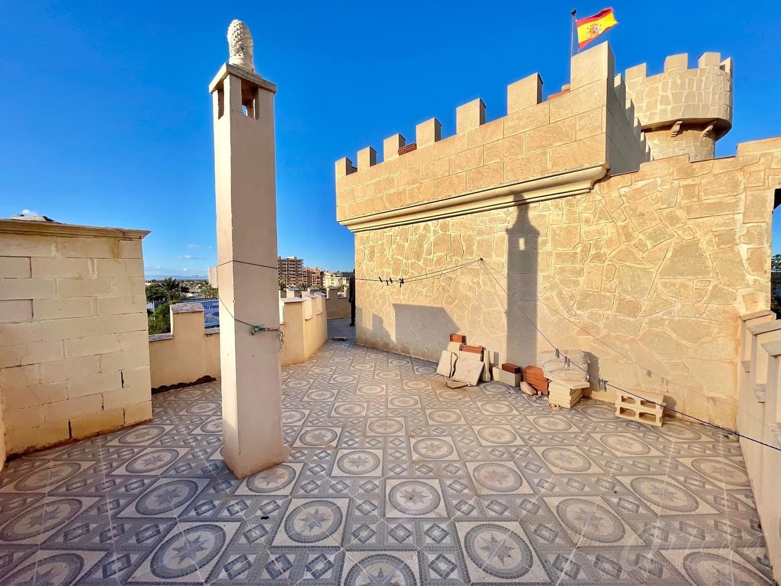 6 bedroom Villa for sale in La Manga del Mar Menor with pool garage - € 450,000 (Ref: 6422132)