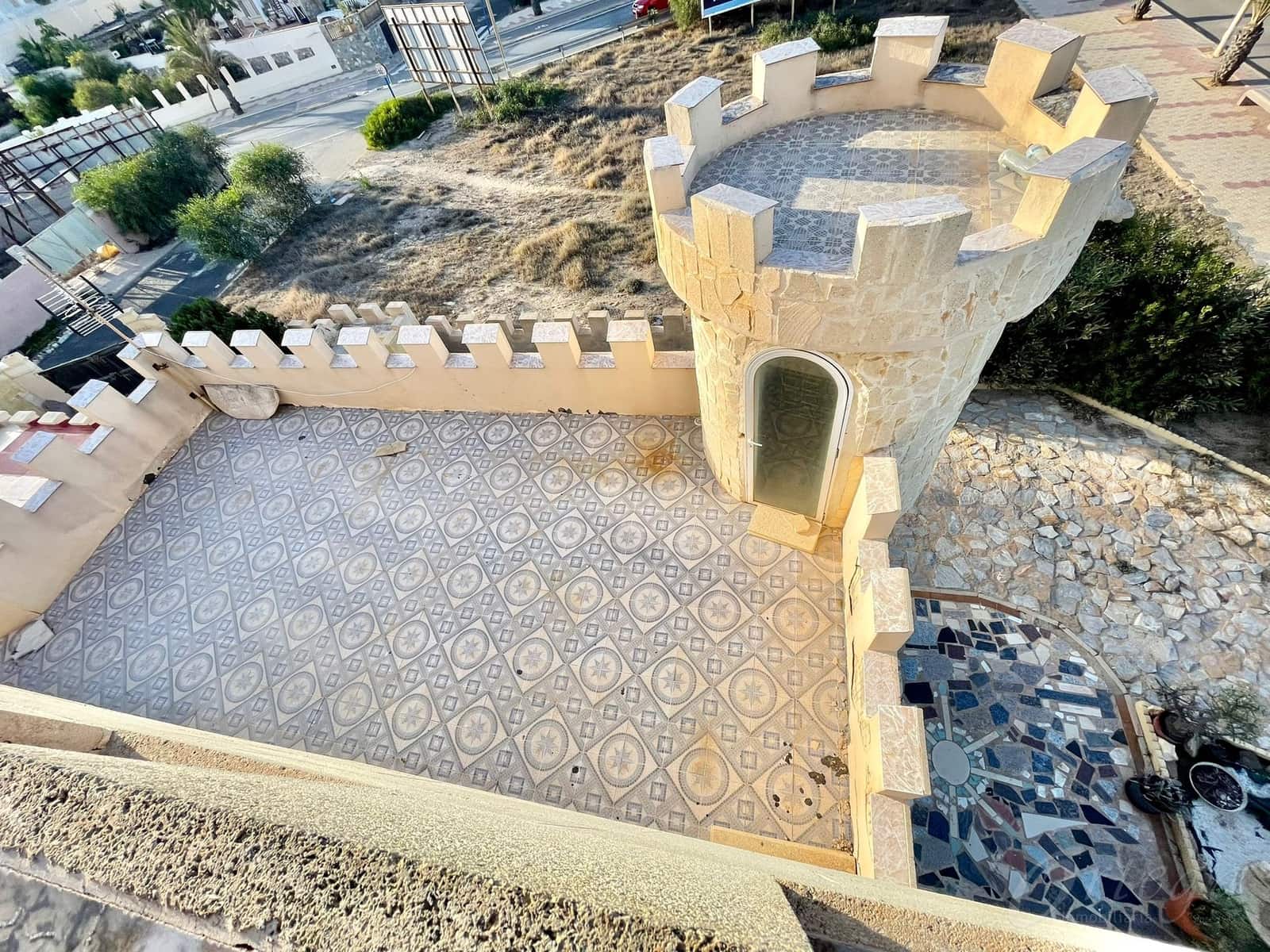 6 bedroom Villa for sale in La Manga del Mar Menor with pool garage - € 450,000 (Ref: 6422132)