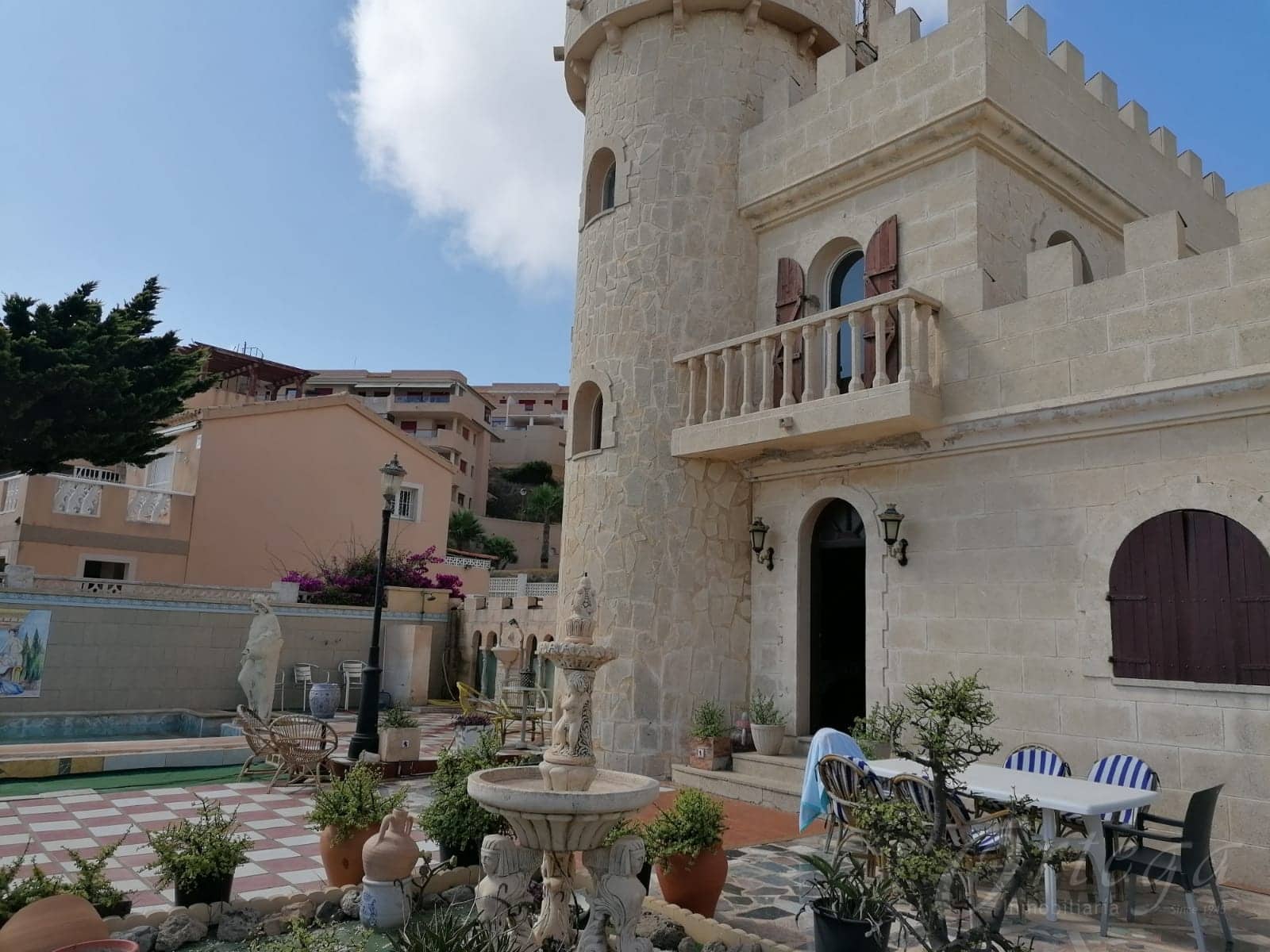 6 bedroom Villa for sale in La Manga del Mar Menor with pool garage - € 450,000 (Ref: 6422132)