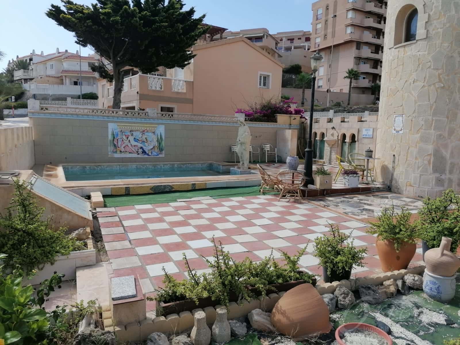 6 bedroom Villa for sale in La Manga del Mar Menor with pool garage - € 450,000 (Ref: 6422132)