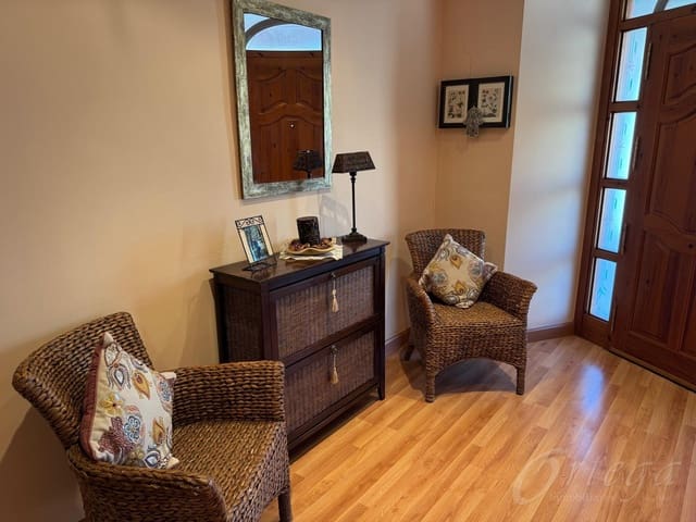 Casa de 4 habitaciones en Cehegín en venta con garaje - 230.000 € (Ref: 9486966)