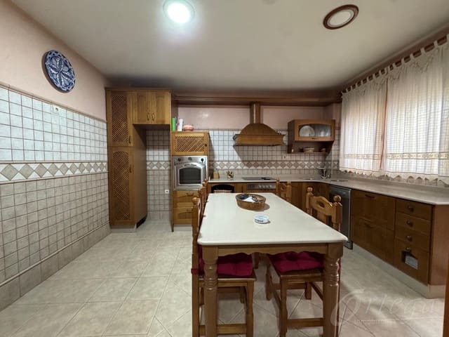 Casa de 4 habitaciones en Cehegín en venta con garaje - 230.000 € (Ref: 9486966)