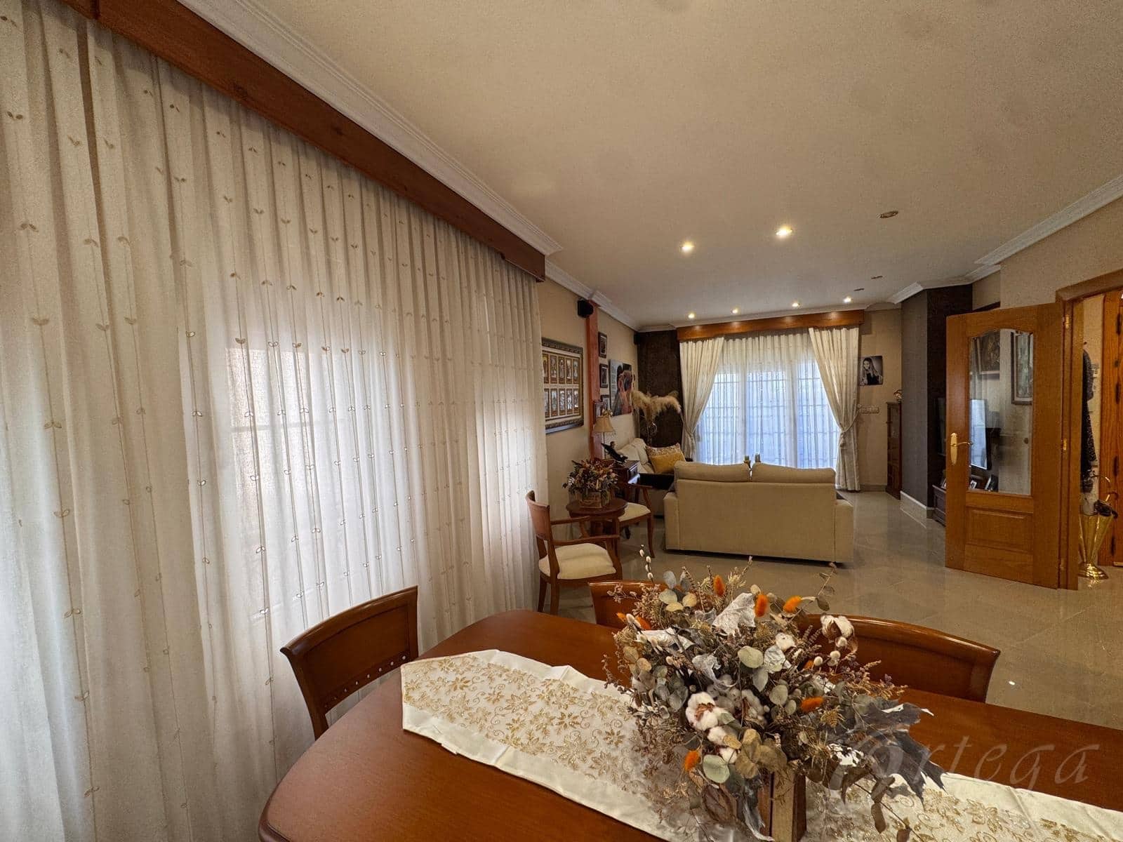 6 bedroom Villa for sale in Caravaca de la Cruz with garage - € 399,500 (Ref: 9694501)