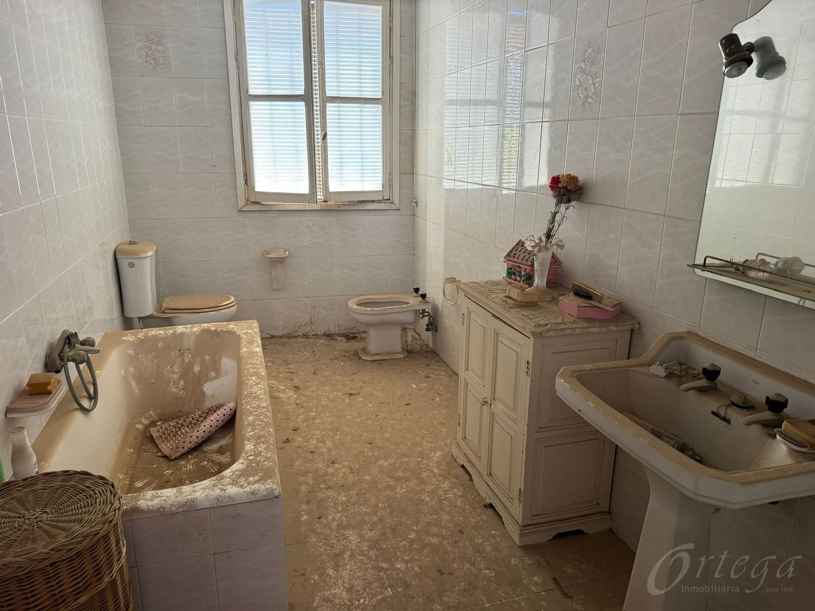 6 bedroom Townhouse for sale in Bullas - € 150,000 (Ref: 9778459)