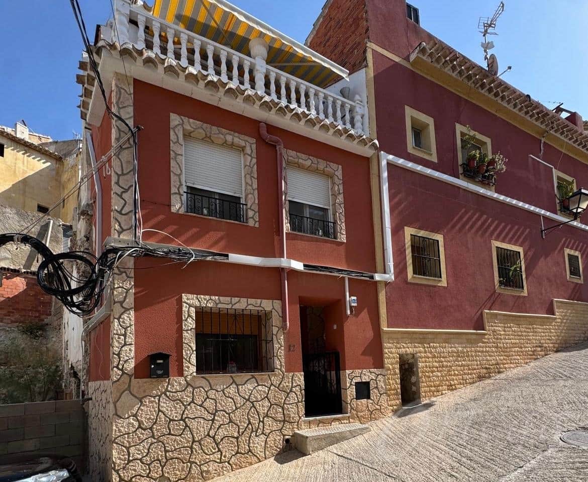 Casa de 3 habitaciones en Cehegín en venta con garaje - 59.900 € (Ref: 9902485)