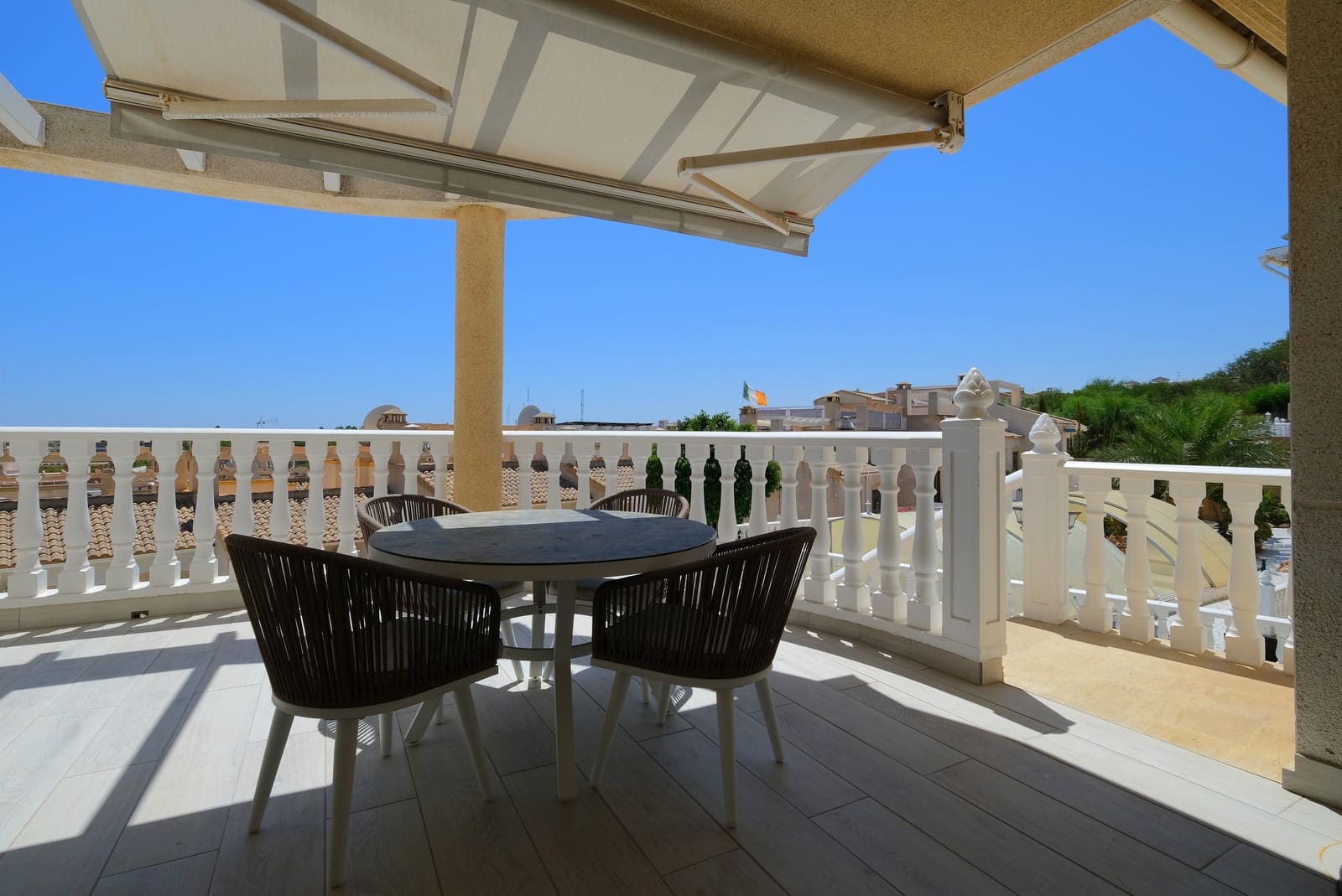 5 soveværelse Villa til salg i Villamartin med swimmingpool garage - € 495.000 (Ref: 10003491)