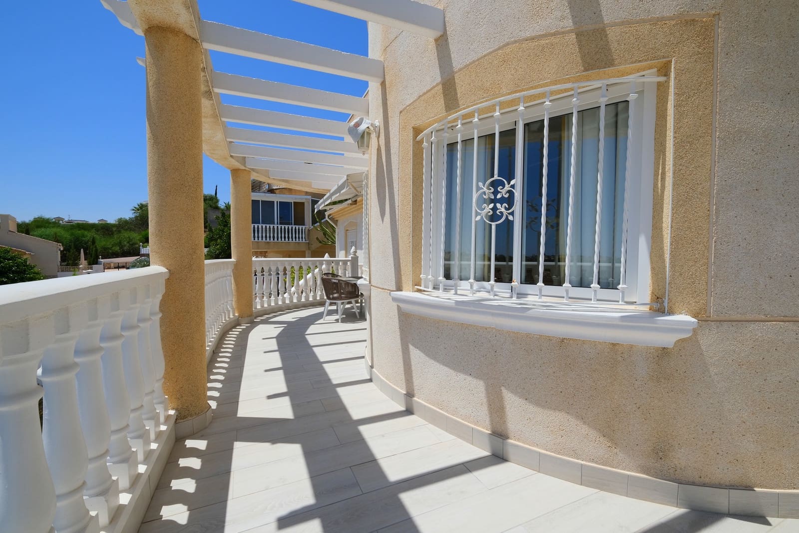 5 soveværelse Villa til salg i Villamartin med swimmingpool garage - € 495.000 (Ref: 10003491)