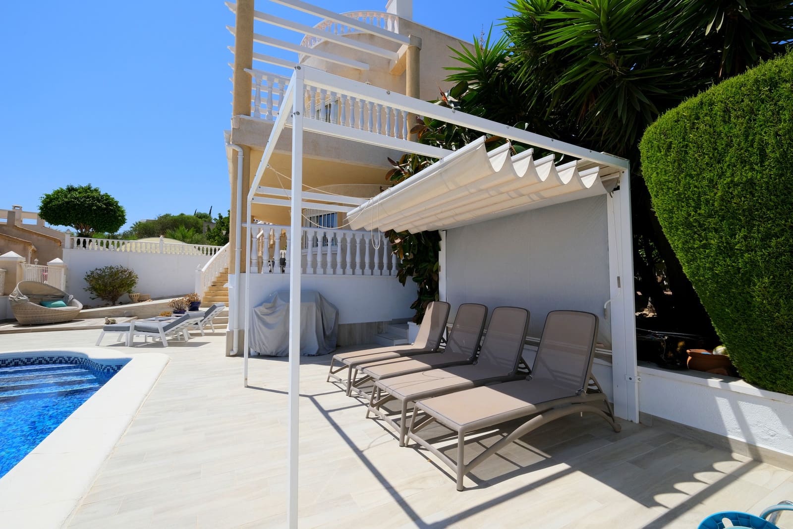 5 soveværelse Villa til salg i Villamartin med swimmingpool garage - € 495.000 (Ref: 10003491)