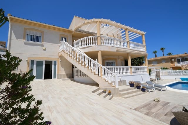 5 soveværelse Villa til salg i Villamartin, Orihuela med swimmingpool garage - € 495.000 (Ref: 10003491)