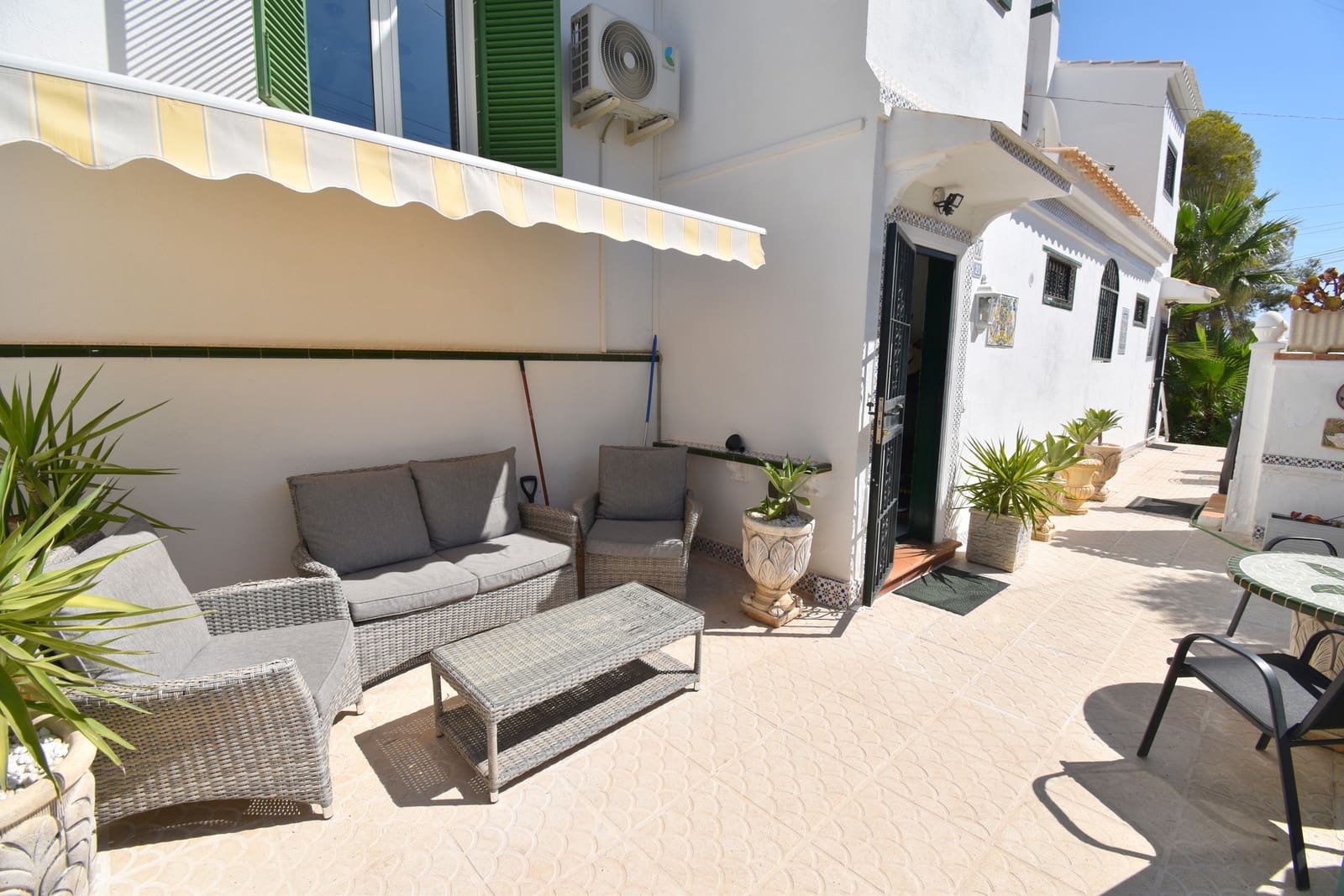3 slaapkamer Huis te koop in Villamartin met zwembad - € 239.000 (Ref: 10005165)