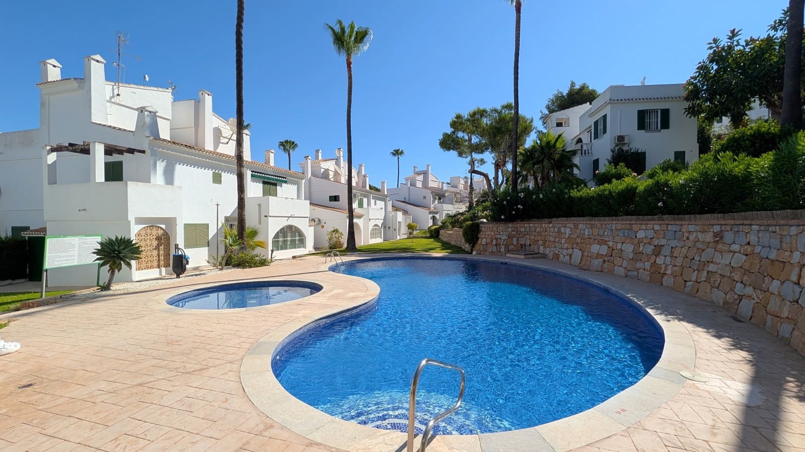 3 slaapkamer Huis te koop in Villamartin met zwembad - € 239.000 (Ref: 10005165)