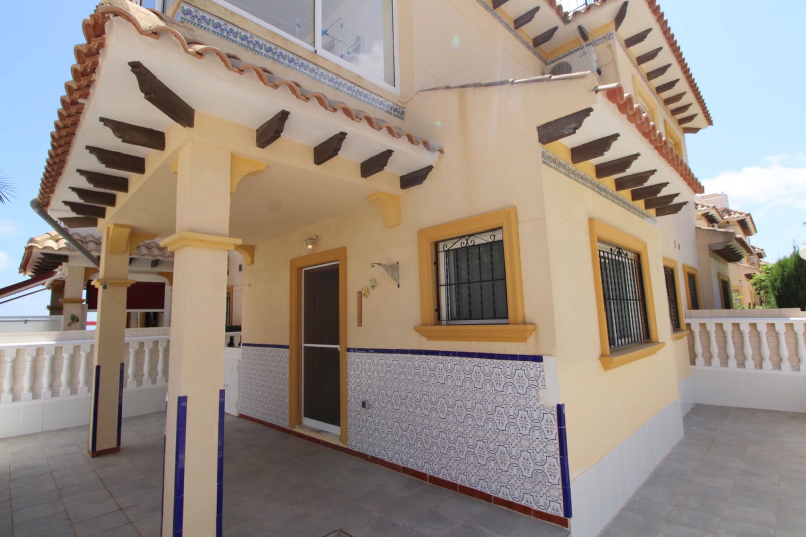 3 bedroom Townhouse for sale in Punta Prima with pool - € 195,000 (Ref: 10005167)