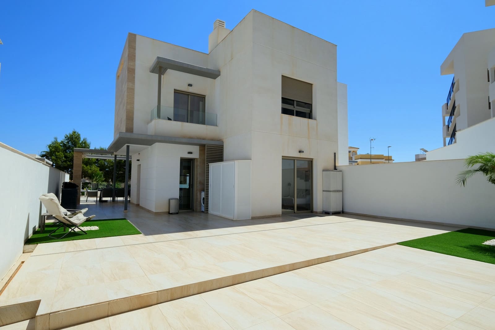 3 soveværelse Villa til salg i Villamartin med swimmingpool garage - € 485.000 (Ref: 10011070)