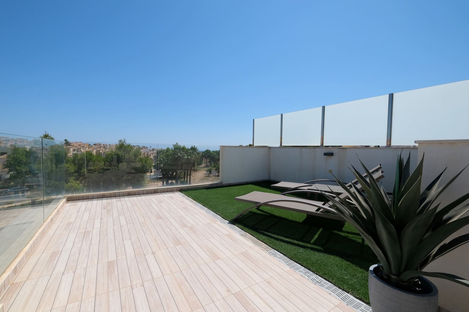 3 soveværelse Villa til salg i Villamartin med swimmingpool garage - € 485.000 (Ref: 10011070)