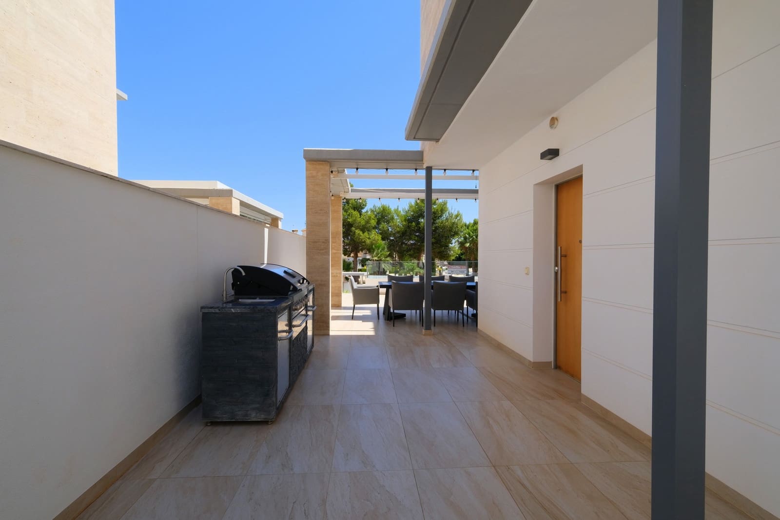 3 soveværelse Villa til salg i Villamartin med swimmingpool garage - € 485.000 (Ref: 10011070)