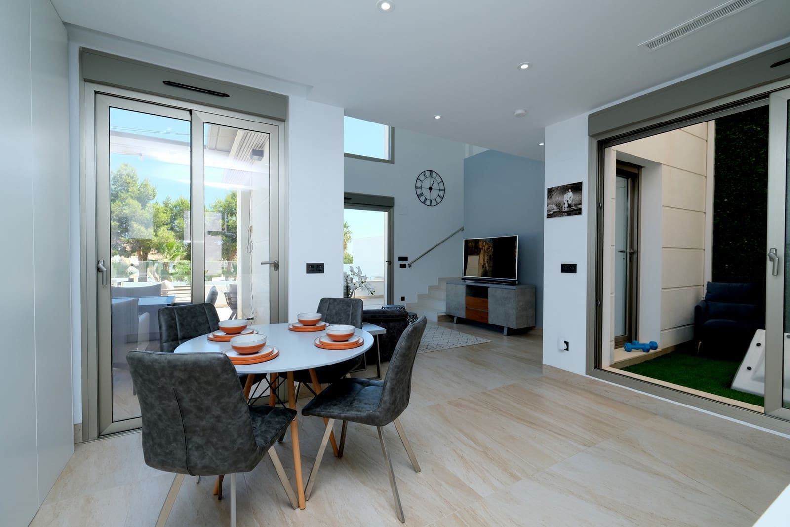 3 soveværelse Villa til salg i Villamartin med swimmingpool garage - € 485.000 (Ref: 10011070)