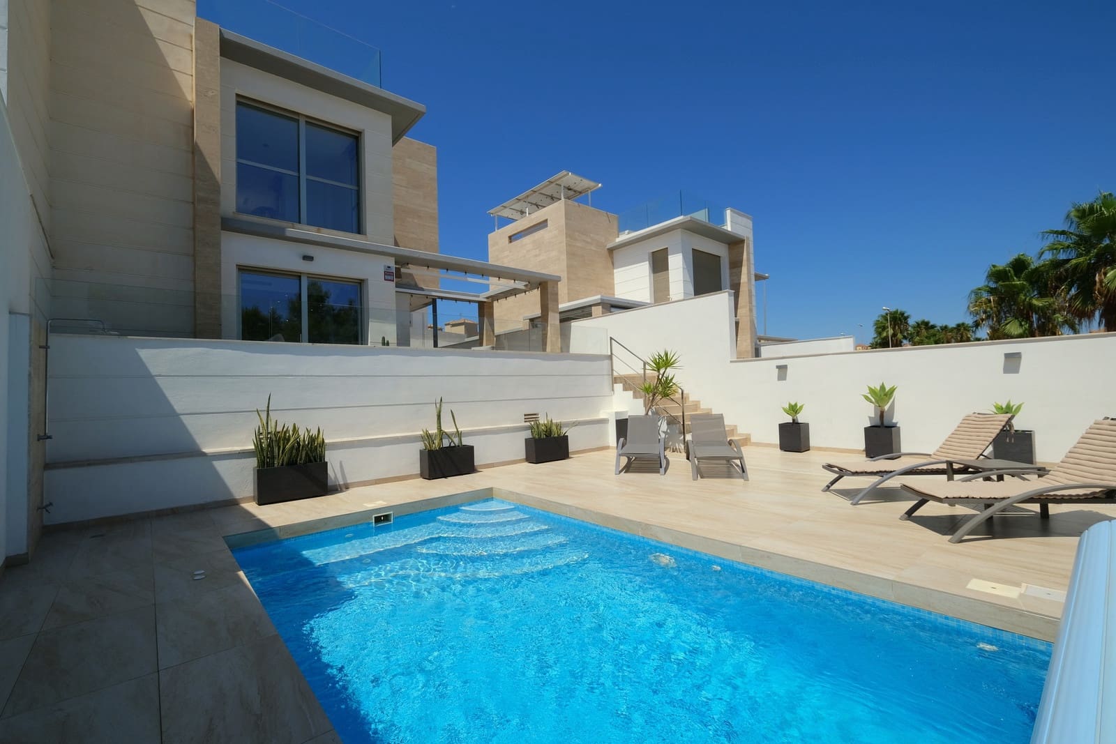 3 soveværelse Villa til salg i Villamartin med swimmingpool garage - € 485.000 (Ref: 10011070)