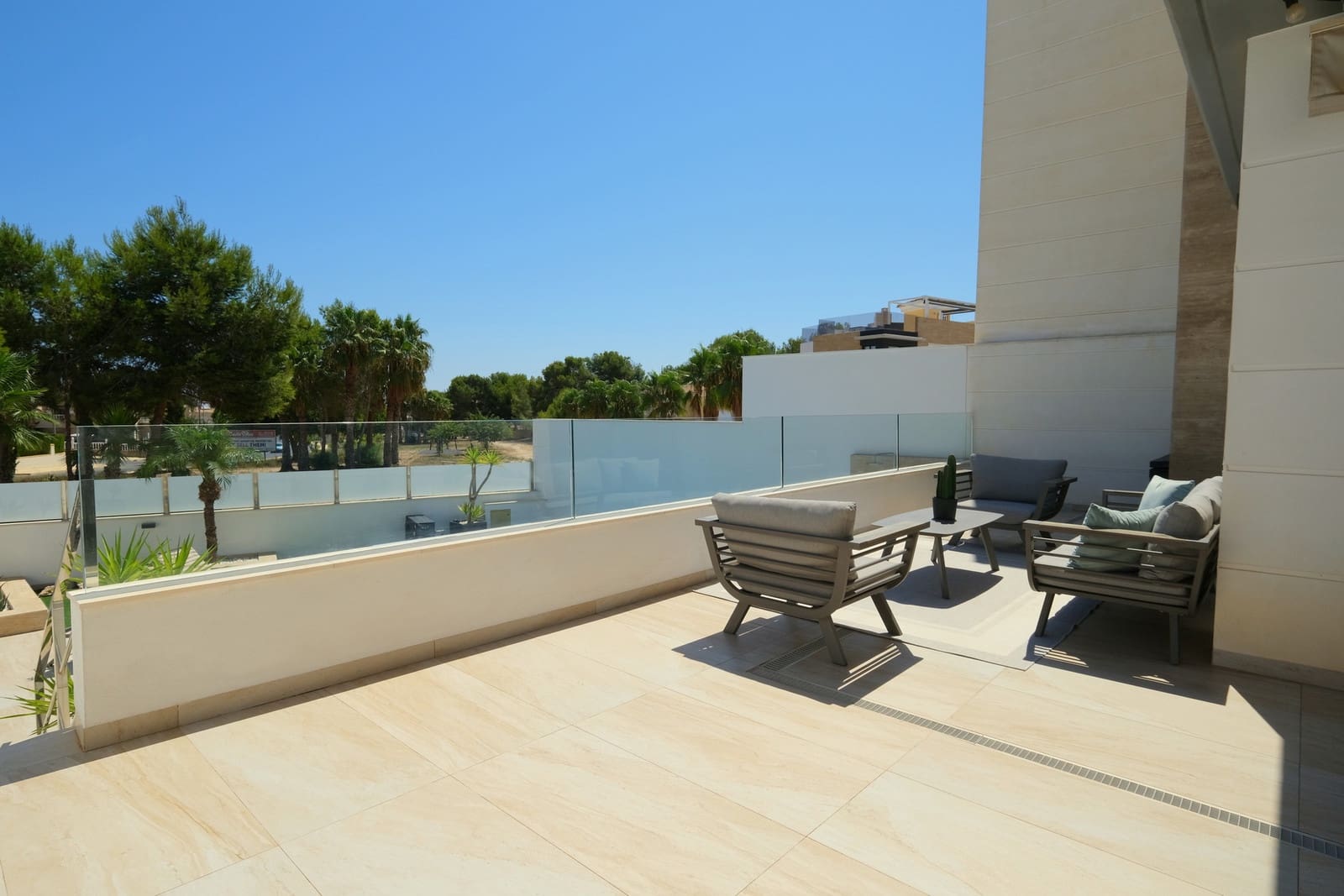 3 soveværelse Villa til salg i Villamartin med swimmingpool garage - € 485.000 (Ref: 10011070)