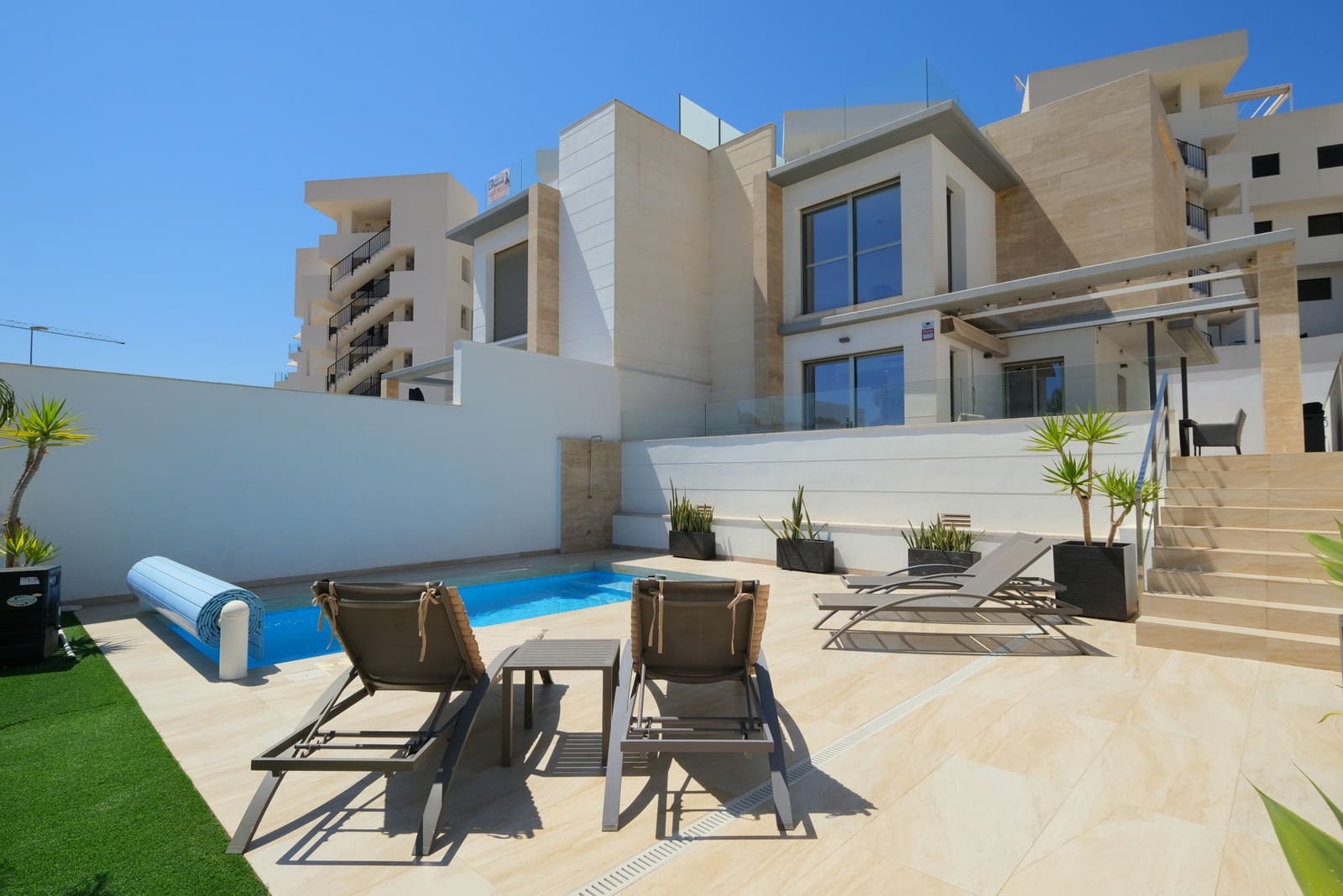3 soveværelse Villa til salg i Villamartin med swimmingpool garage - € 485.000 (Ref: 10011070)