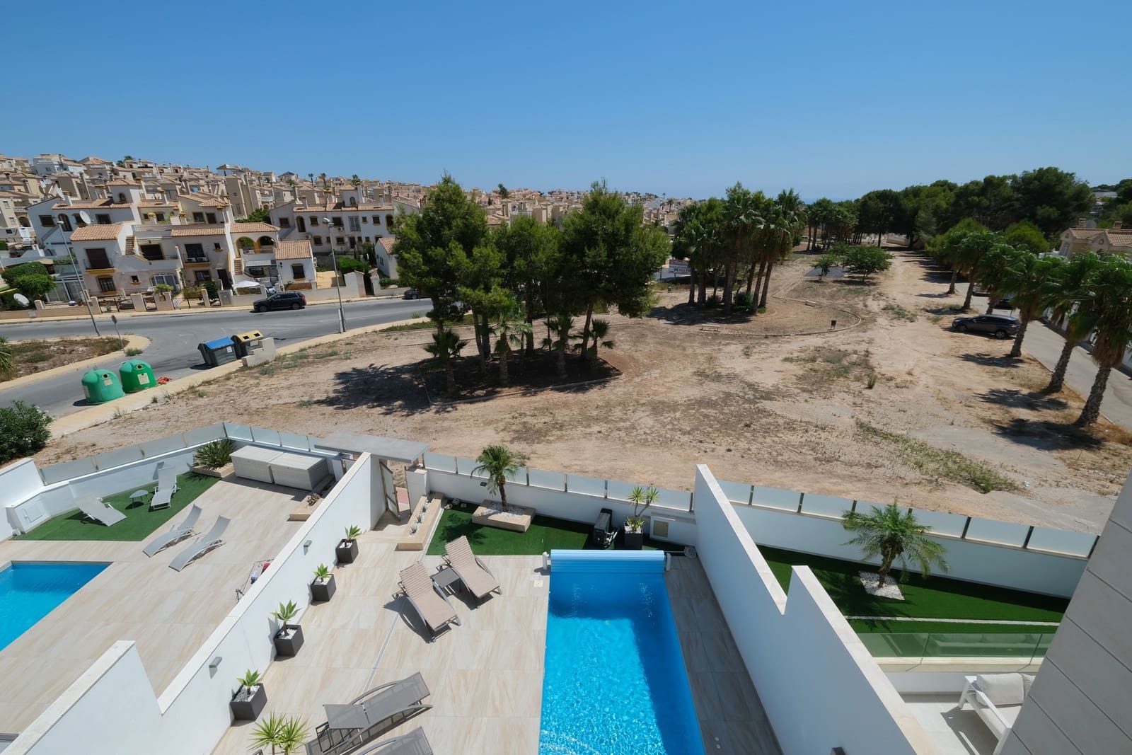 3 soveværelse Villa til salg i Villamartin med swimmingpool garage - € 485.000 (Ref: 10011070)