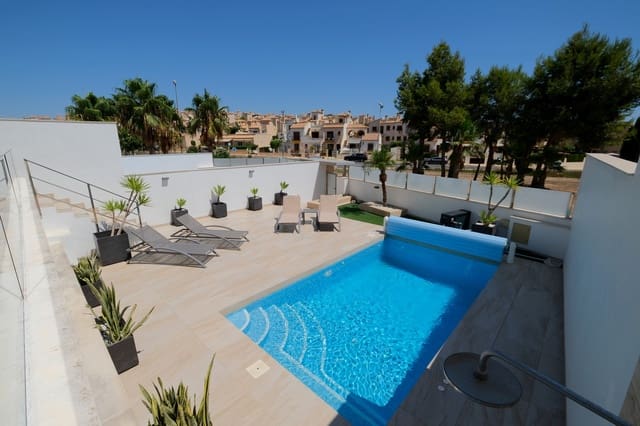 3 soveværelse Villa til salg i Villamartin, Orihuela med swimmingpool garage - € 485.000 (Ref: 10011070)