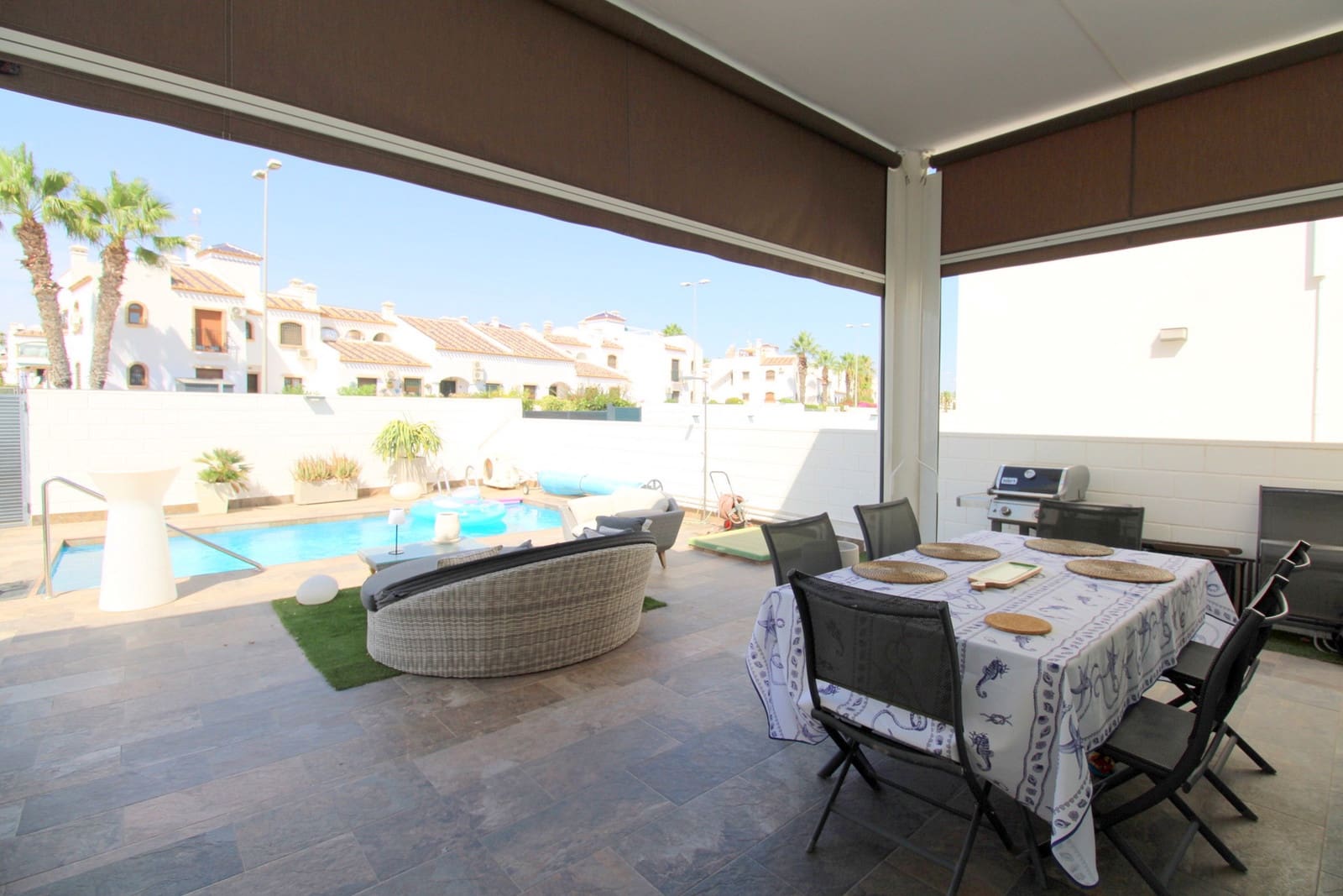 3 bedroom Villa for sale in Villamartin with pool garage - € 445,000 (Ref: 10023637)
