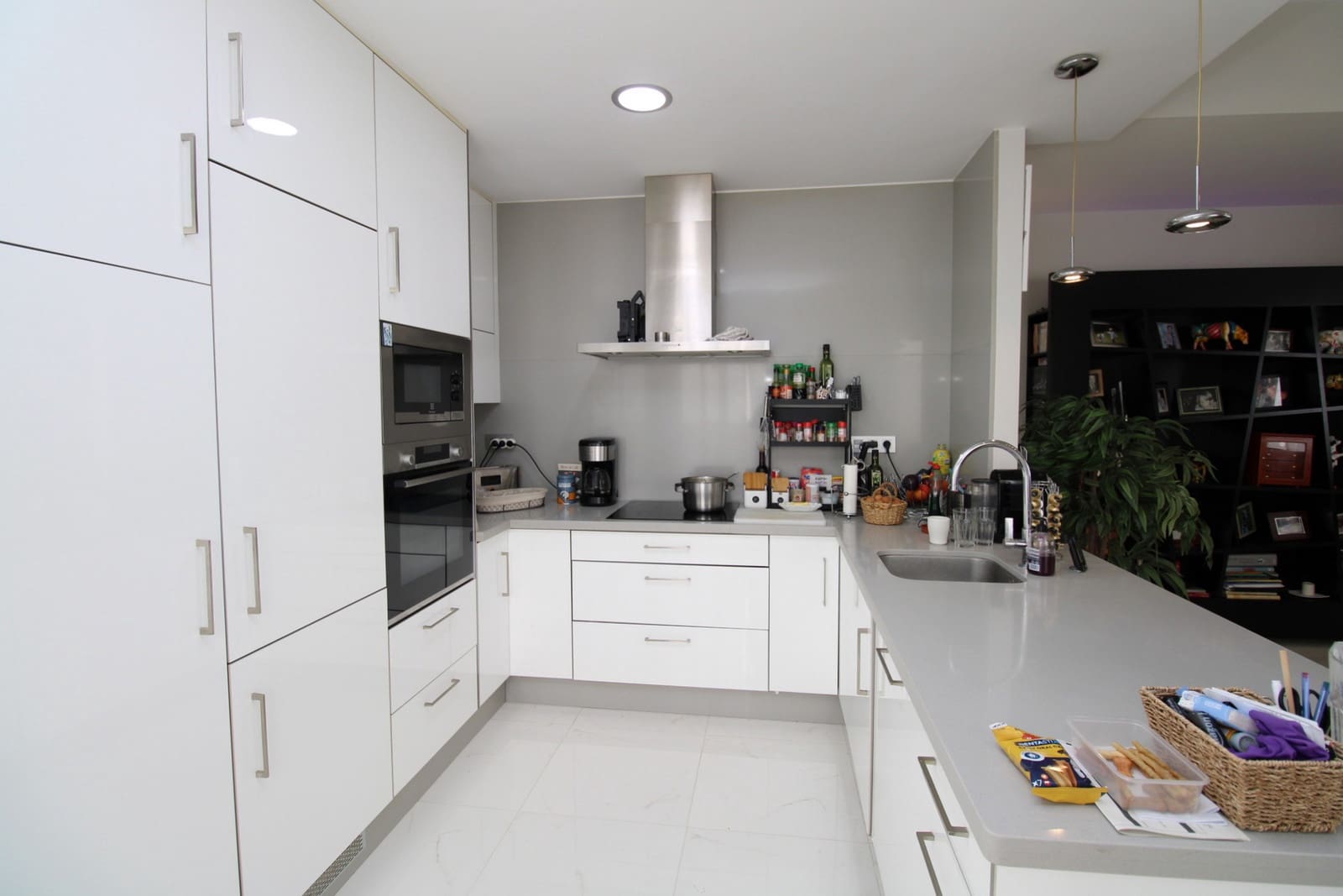 3 bedroom Villa for sale in Villamartin with pool garage - € 445,000 (Ref: 10023637)