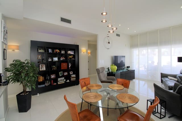 3 bedroom Villa for sale in Villamartin, Orihuela with pool garage - € 445,000 (Ref: 10023637)