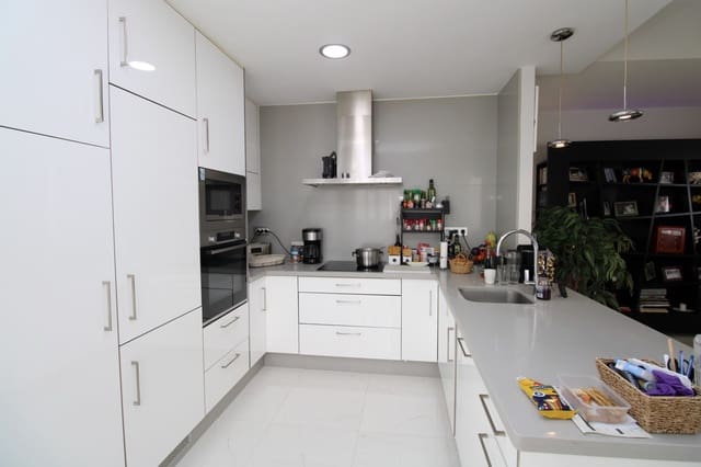 3 bedroom Villa for sale in Villamartin, Orihuela with pool garage - € 445,000 (Ref: 10023637)