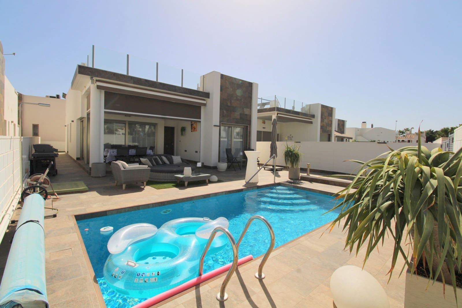 3 bedroom Villa for sale in Villamartin with pool garage - € 445,000 (Ref: 10023637)