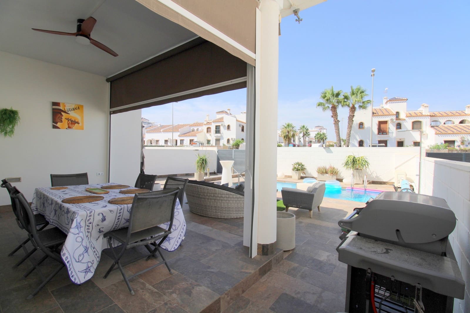 3 bedroom Villa for sale in Villamartin with pool garage - € 445,000 (Ref: 10023637)