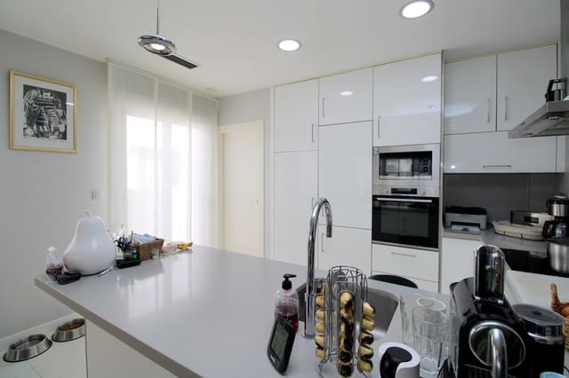 3 bedroom Villa for sale in Villamartin, Orihuela with pool garage - € 445,000 (Ref: 10023637)