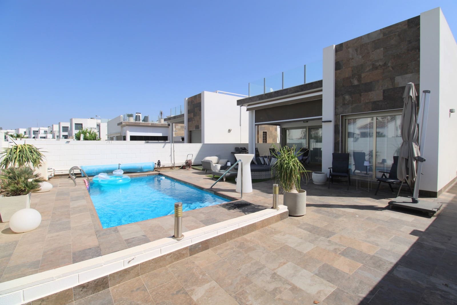 3 bedroom Villa for sale in Villamartin with pool garage - € 445,000 (Ref: 10023637)