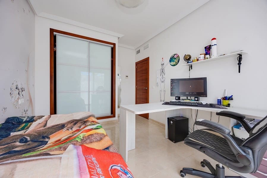 2 soveværelse Lejlighed til salg i Cabo Roig med swimmingpool - € 239.000 (Ref: 10030142)