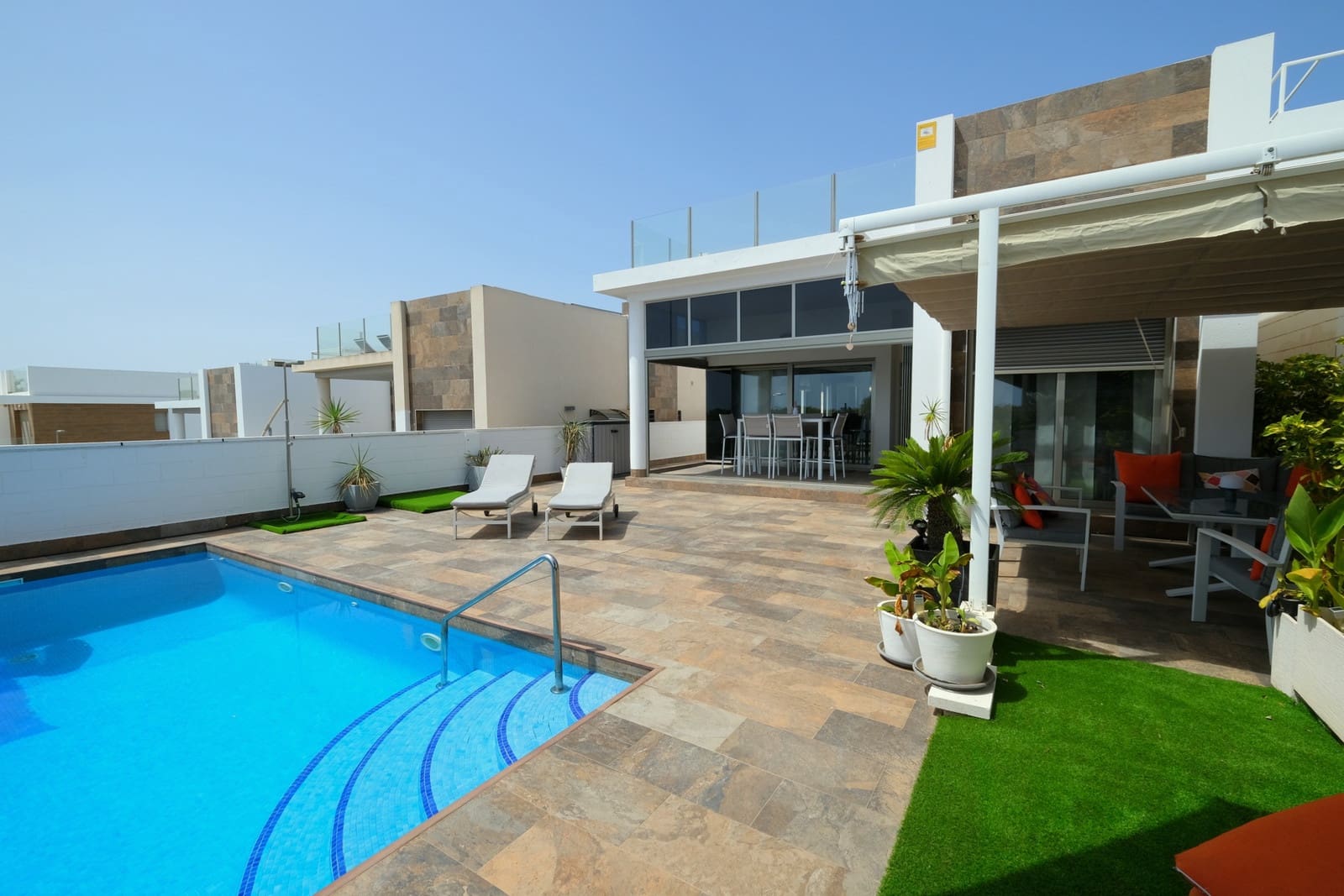 3 slaapkamer Villa te koop in Villamartin met zwembad - € 449.995 (Ref: 10033527)