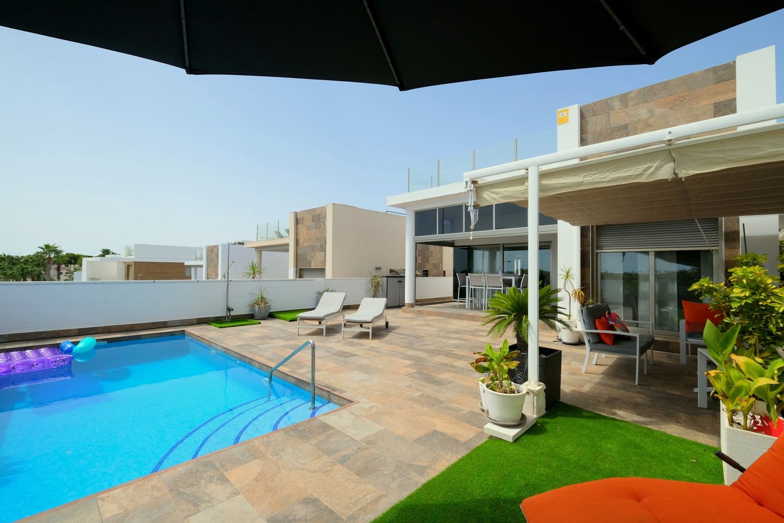3 slaapkamer Villa te koop in Villamartin met zwembad - € 449.995 (Ref: 10033527)