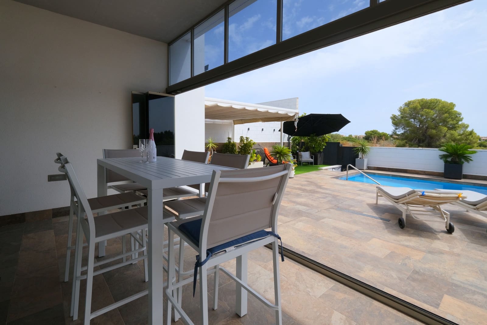 3 slaapkamer Villa te koop in Villamartin met zwembad - € 449.995 (Ref: 10033527)