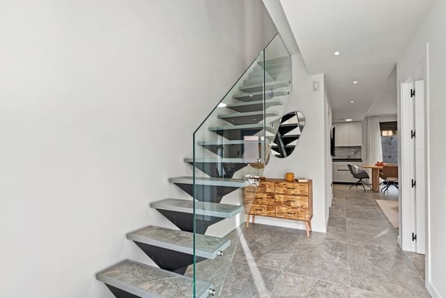 4 Zimmer Villa zu verkaufen in Torre de la Horadada, Pilar de la Horadada mit Pool Garage - 649.000 € (Ref: 10061351)