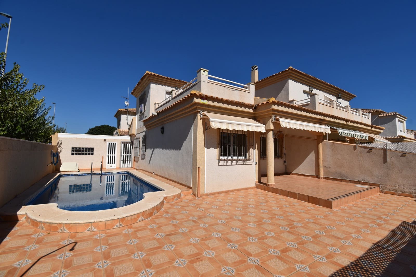 3 sypialnia Dom na sprzedaż w Torre de la Horadada z basenem garażem - 365 000 € (Ref: 10101863)