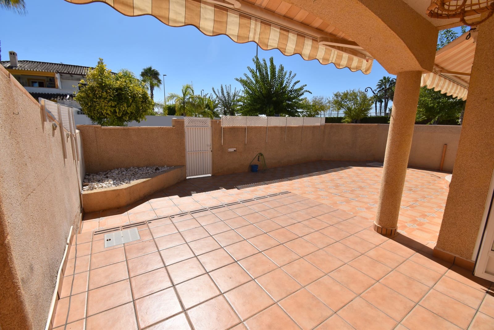 3 sypialnia Dom na sprzedaż w Torre de la Horadada z basenem garażem - 365 000 € (Ref: 10101863)