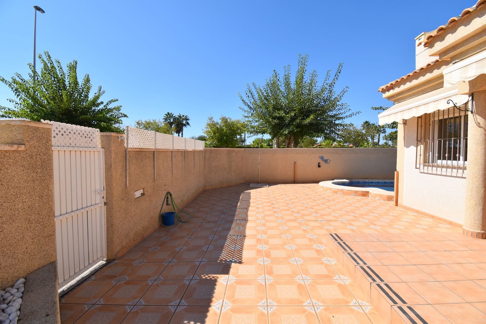3 sypialnia Dom na sprzedaż w Torre de la Horadada z basenem garażem - 365 000 € (Ref: 10101863)