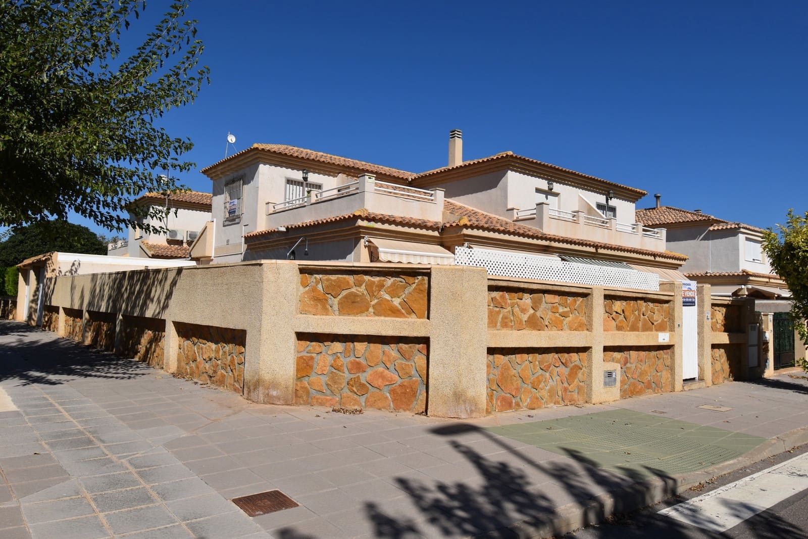 3 sypialnia Dom na sprzedaż w Torre de la Horadada z basenem garażem - 365 000 € (Ref: 10101863)