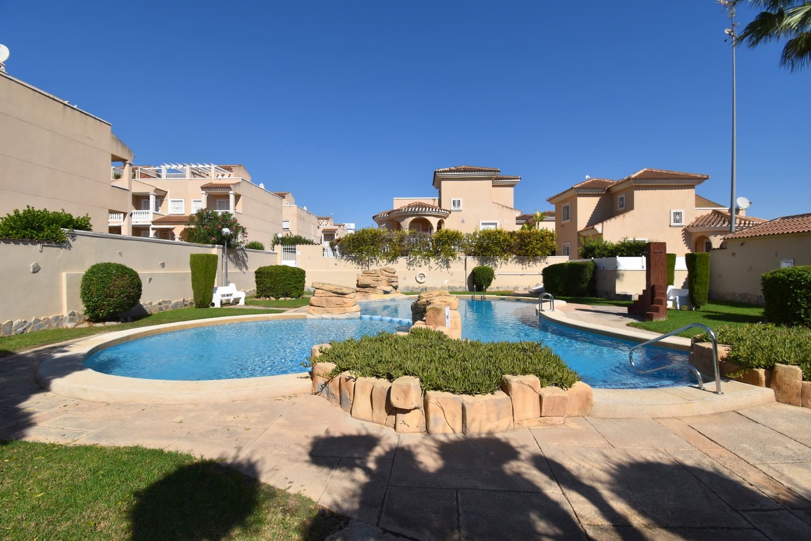 Chalet de 4 habitaciones en Ciudad Quesada en venta con piscina garaje - 379.000 € (Ref: 10115427)